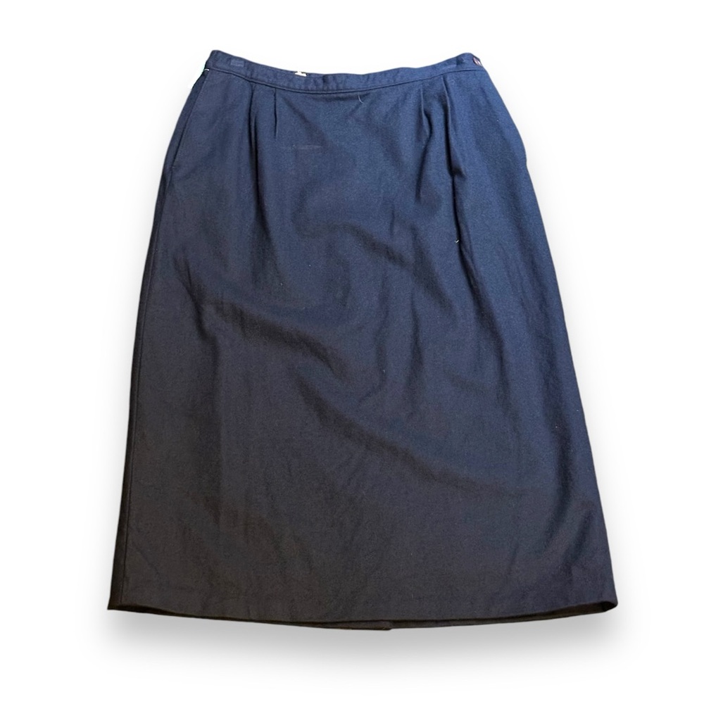 PENDLETON 110% VIRGIN WOOL SKIRT WITH BUTTON ENCLOSURE AND FAUX SLIT ON BACK